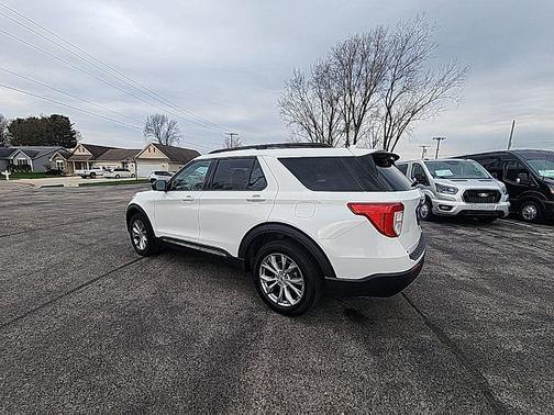 Star White Metallic Tri-Coat 2023 Ford Explorer XLT