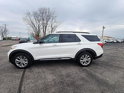 Star White Metallic Tri-Coat 2023 Ford Explorer XLT