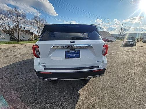 Star White Metallic Tri-Coat 2024 Ford Explorer XLT