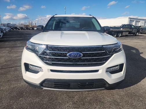 Star White Metallic Tri-Coat 2024 Ford Explorer XLT