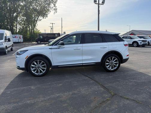 White Metallic 2022 Lincoln Corsair Standard