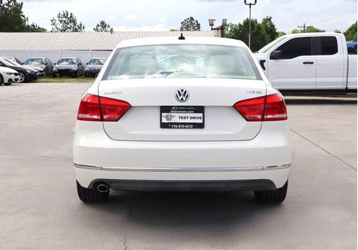 Candy White 2014 Volkswagen Passat 2.0L TDI DSG SE w/Sunroof