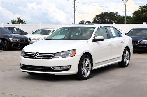 Candy White 2014 Volkswagen Passat 2.0L TDI DSG SE w/Sunroof
