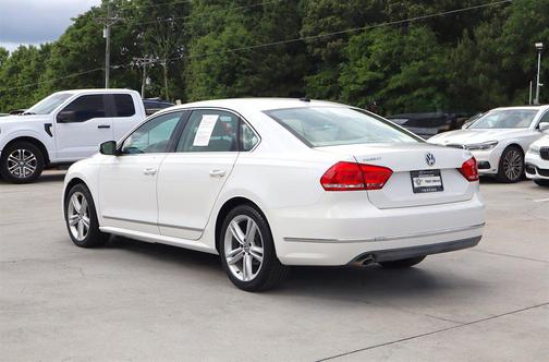 Candy White 2014 Volkswagen Passat 2.0L TDI DSG SE w/Sunroof
