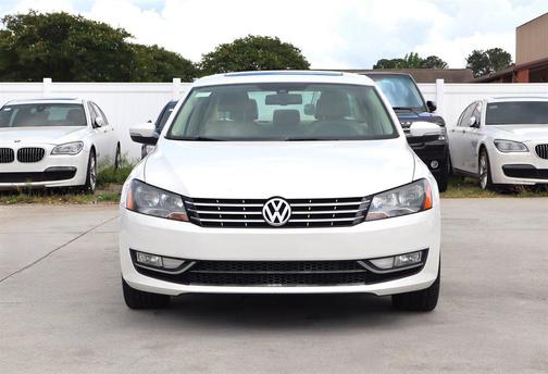Candy White 2014 Volkswagen Passat 2.0L TDI DSG SE w/Sunroof