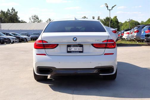 Alpine White 2018 BMW 750 I