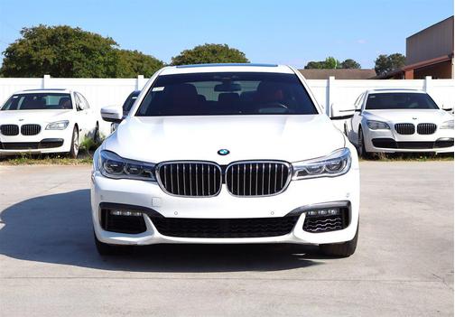 Alpine White 2018 BMW 750 I