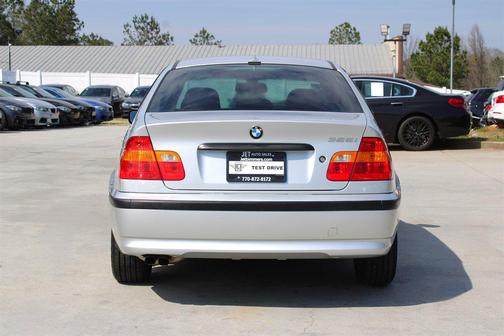 2005 BMW 325 325i
