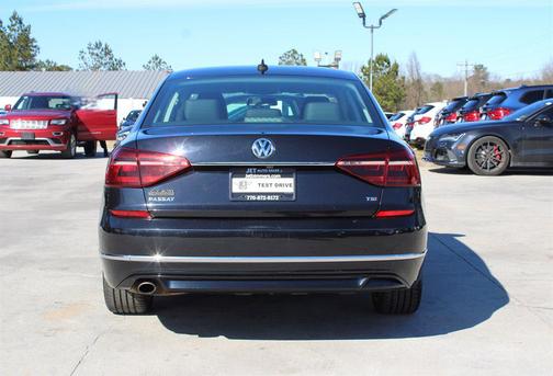 2017 Volkswagen Passat 1.8T R-Line w/Comfort