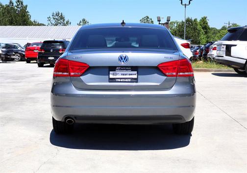 Platinum Gray Metallic 2013 Volkswagen Passat 2.0 TDI SE w/ Sunroof
