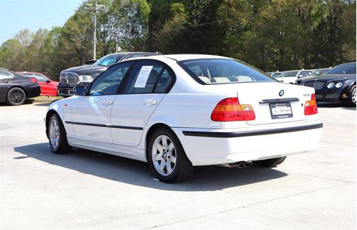 Alpine White 2004 BMW 325 i