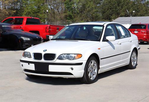 Alpine White 2004 BMW 325 i