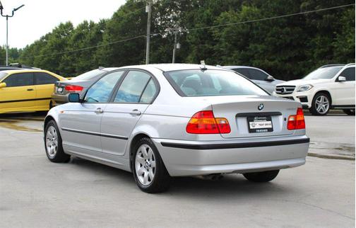 2004 BMW 325 325i