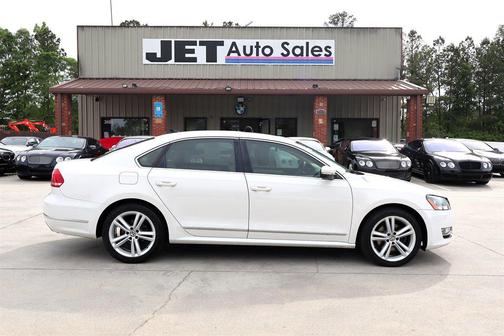 Candy White 2013 Volkswagen Passat 2.0 TDI SE w/ Sunroof