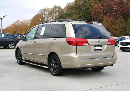 2005 Toyota Sienna XLE
