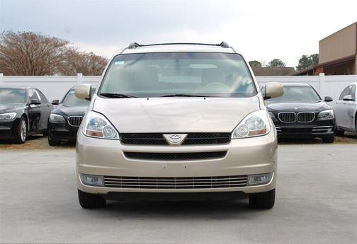 2005 Toyota Sienna XLE