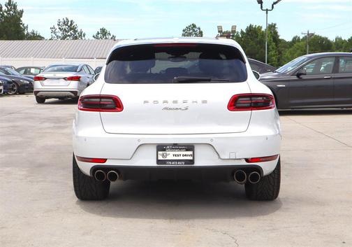 Carrara White Metallic 2017 Porsche Macan Macan