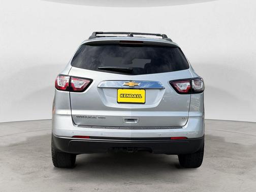 Silver Ice Metallic 2017 Chevrolet Traverse 2LT