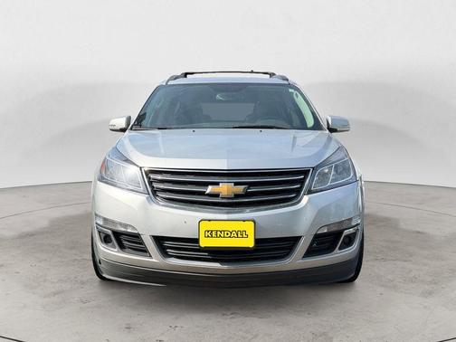 Silver Ice Metallic 2017 Chevrolet Traverse 2LT