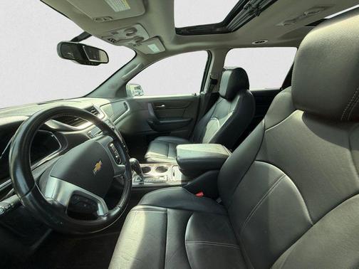Silver Ice Metallic 2017 Chevrolet Traverse 2LT