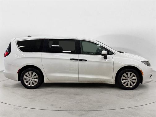 2020 Chrysler Voyager L