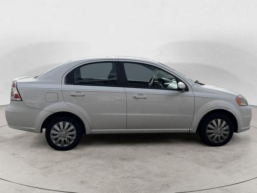 Summit White 2010 Chevrolet Aveo LT