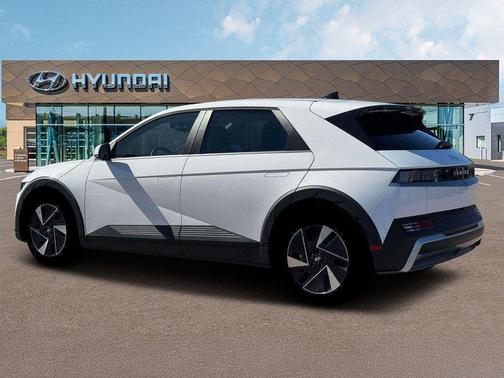Atlas White 2026 Hyundai IONIQ 5 SE