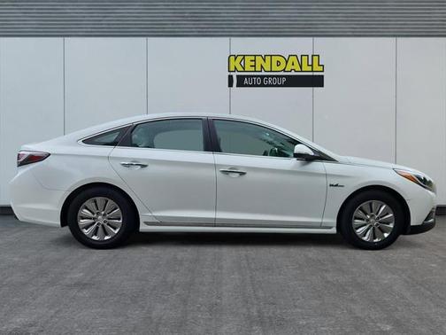 2017 Hyundai SONATA Hybrid SE