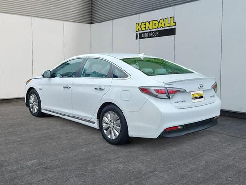 2017 Hyundai SONATA Hybrid SE