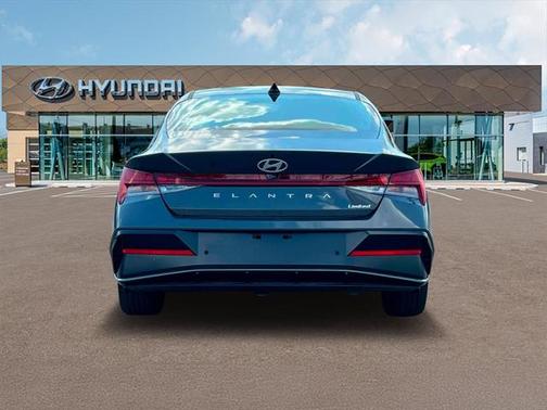 2025 Hyundai ELANTRA Limited