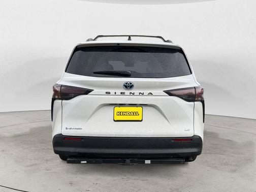 Ice 2025 Toyota Sienna LE