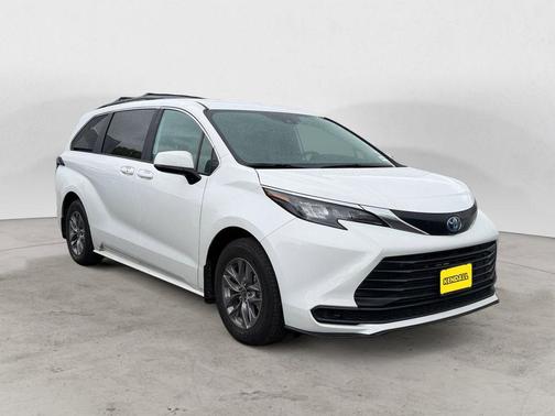 Ice 2025 Toyota Sienna LE