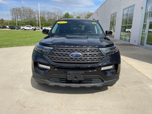 Black Metallic 2022 Ford Explorer XLT