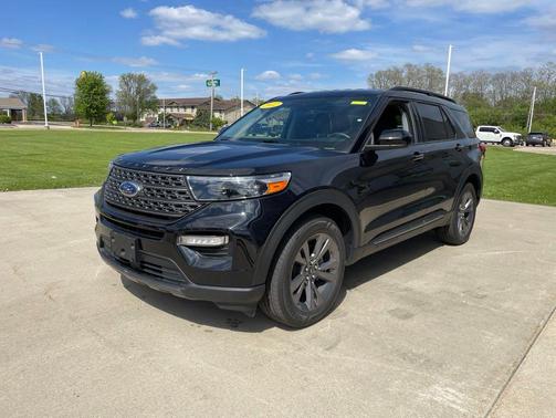Black Metallic 2022 Ford Explorer XLT