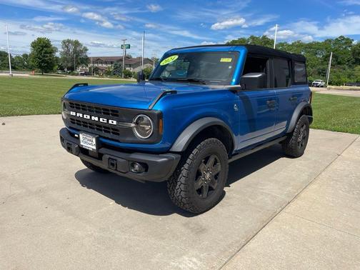 Velocity Blue Metallic 2024 Ford Bronco Black Diamond