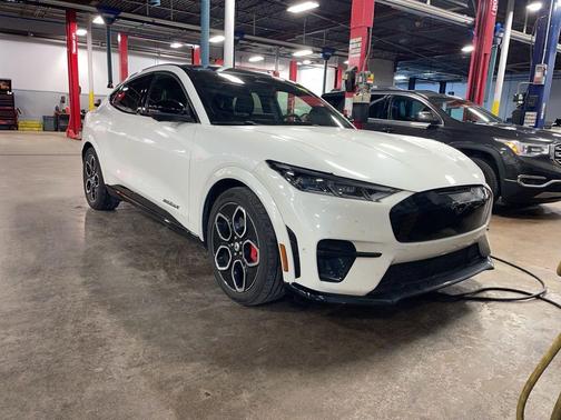 Star White Metallic Tri-Coat 2023 Ford Mustang Mach-E GT SUV