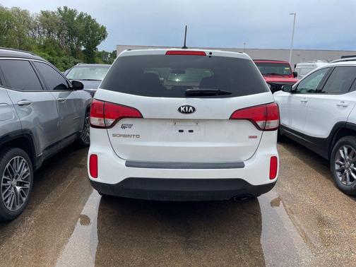 Snow White Pearl 2014 Kia Sorento LX