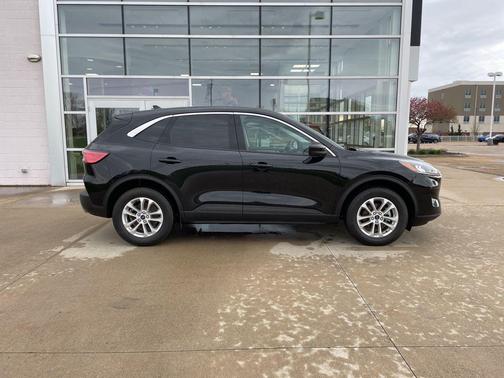 Black Metallic 2021 Ford Escape SE