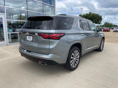 Sterling Gray Metallic 2023 Chevrolet Traverse Premier