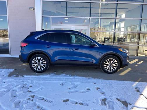 2022 Ford Escape Titanium