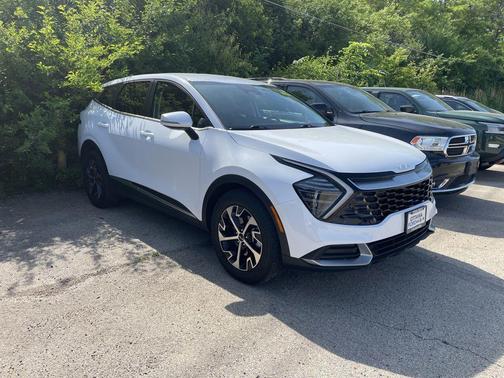 Glacial White Pearl 2024 Kia Sportage EX