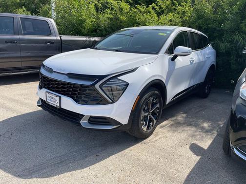 Glacial White Pearl 2024 Kia Sportage EX