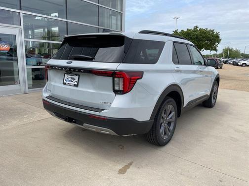 Space White Metallic 2026 Ford Explorer Active