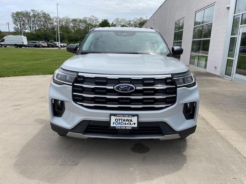 Space White Metallic 2026 Ford Explorer Active