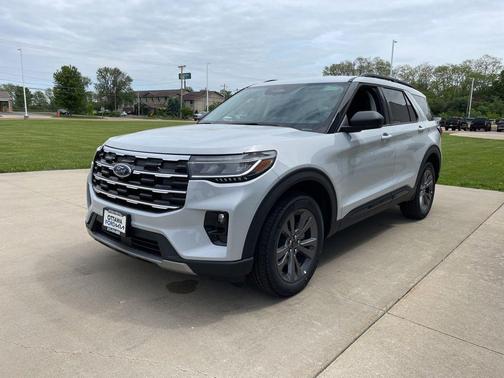 Space White Metallic 2026 Ford Explorer Active