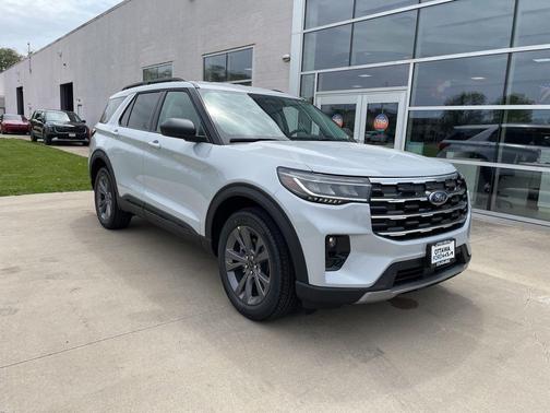 Space White Metallic 2026 Ford Explorer Active