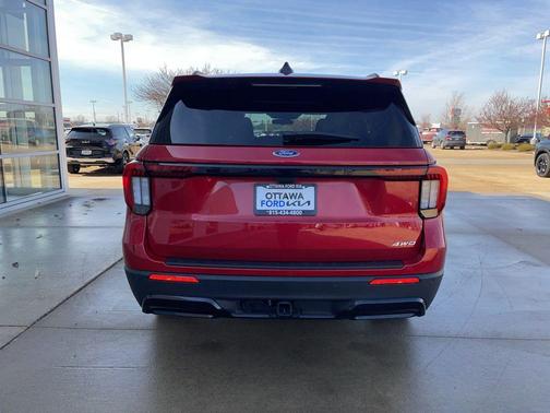 2025 Ford Explorer ST-Line