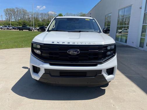Oxford White 2025 Ford Expedition Active