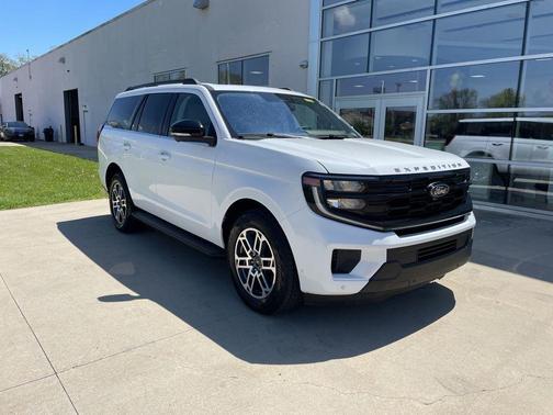 Oxford White 2025 Ford Expedition Active