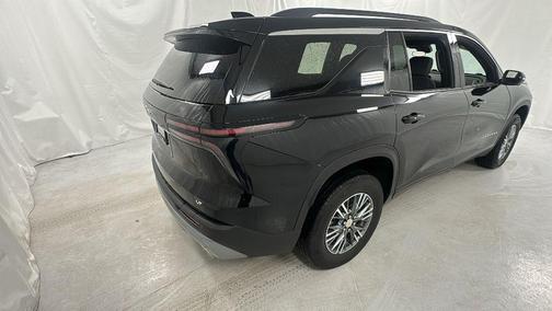 Mosaic Black Metallic 2024 Chevrolet Traverse LT